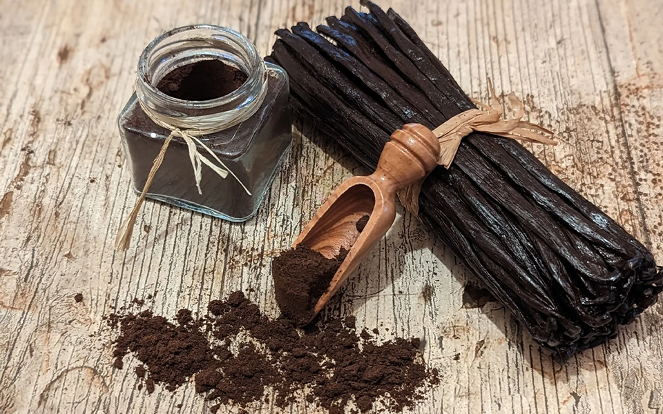 Indulge in the pure, rich flavor of Grade A Madagascar Vanilla, renowned as the finest vanilla in the world. Hand-picked, sun-curated, organic, and 100% natural, these premium beans are grown in the fertile soil of Madagascar and cured using traditional methods that preserve their deep aroma and exceptional taste. Delivery in Dubai and UAE